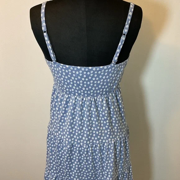 10. Hollister Blue and White Floral Sleeveless Mini Dress Size Small - Picture 9 of 9